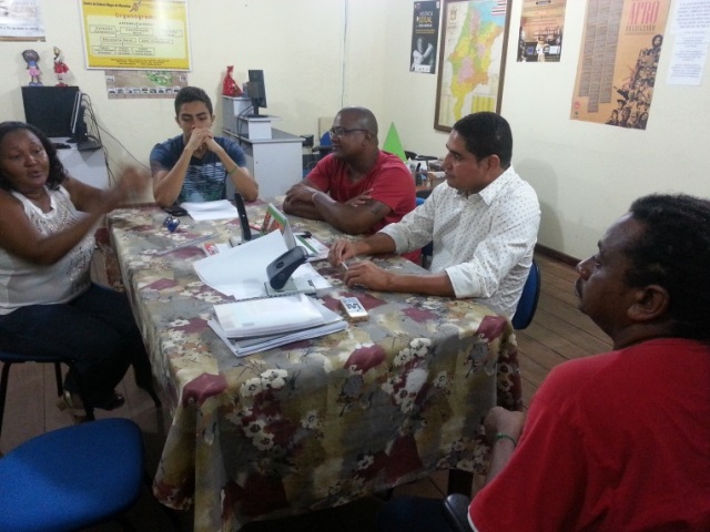 Zé Inácio conversa com membros do Centro de Cultura Negra do Maranhão 