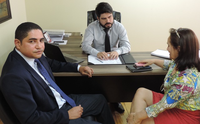 Deputado Zé Inácio e prefeita Ducilene Belezinha pediram ao presidente da Caema retomada de obra em Barragem