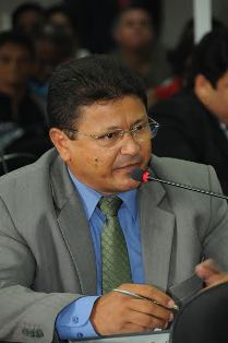 Armando Costa pede construção de posto de saúde em terreno da Prefeitura