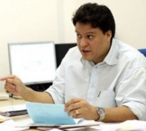 Ex-gerente-do-Procon-Felipe-Camarão-e1331664330222