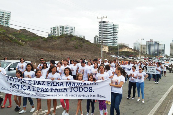 Aproximadamente 350 pessoas participaram da Caminhada por Justiça no caso Mariana Costa