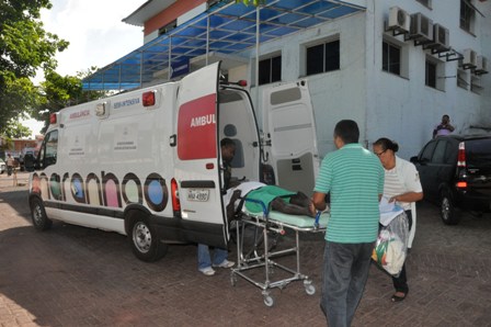 Ambulância da SES remove paciente internado no Socorrão I 