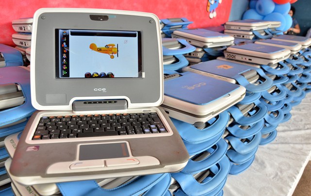 Computadores são dotados de acesso à internet e também contém ferramentas pedagógicas 