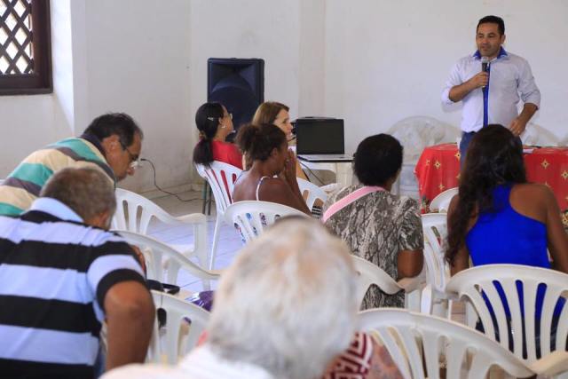 Rodrigo Costa fala a agricultores familiares de Paço do Lumiar sobre importância de reduzir dívidas para estimular produção