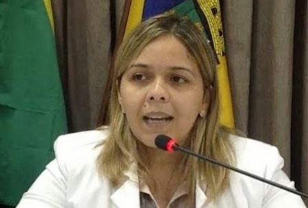 Luciana Mendes quer posto exclusivo para taxista no Detran