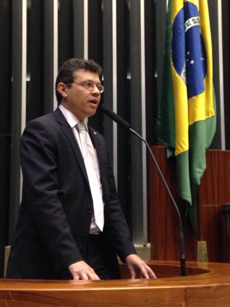 Deputado João Marcelo foi à tribuna acusar Flávio Dino de perseguir adversários políicos