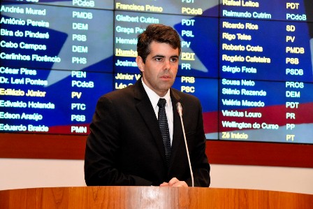 Adriano Sarney alertou para o alto risco cambial do financiamento contraído pelo governo Flávio Dino junto ao Fida