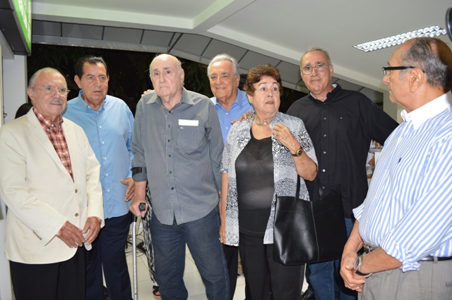 José Sarney com os mantenedores Mauro Fecury e Ana Lúcia Fecury, o suplente de senador Clovis Fecury, e o presidente da AML, Benedito Buzar