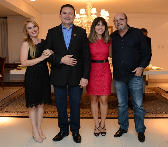 Cláudia Cabral e Vicente Araújo com os anfitriões Guga Fernandes e Pires de Castro 
