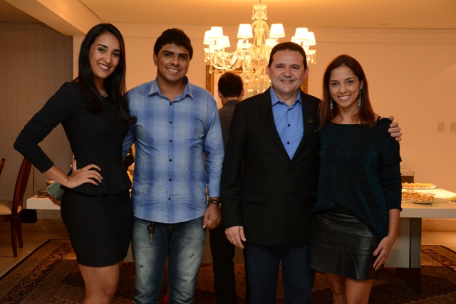 Gabriela Leite, Marcos Bayma, Vicente Araújo e Luciana Torres no encontro da chapa Atitude e Movimento