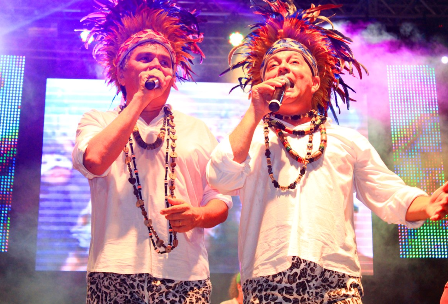 Cantores Roberto Brandão e Inácio Pinheiro comandam os vocais do Bicho Terra