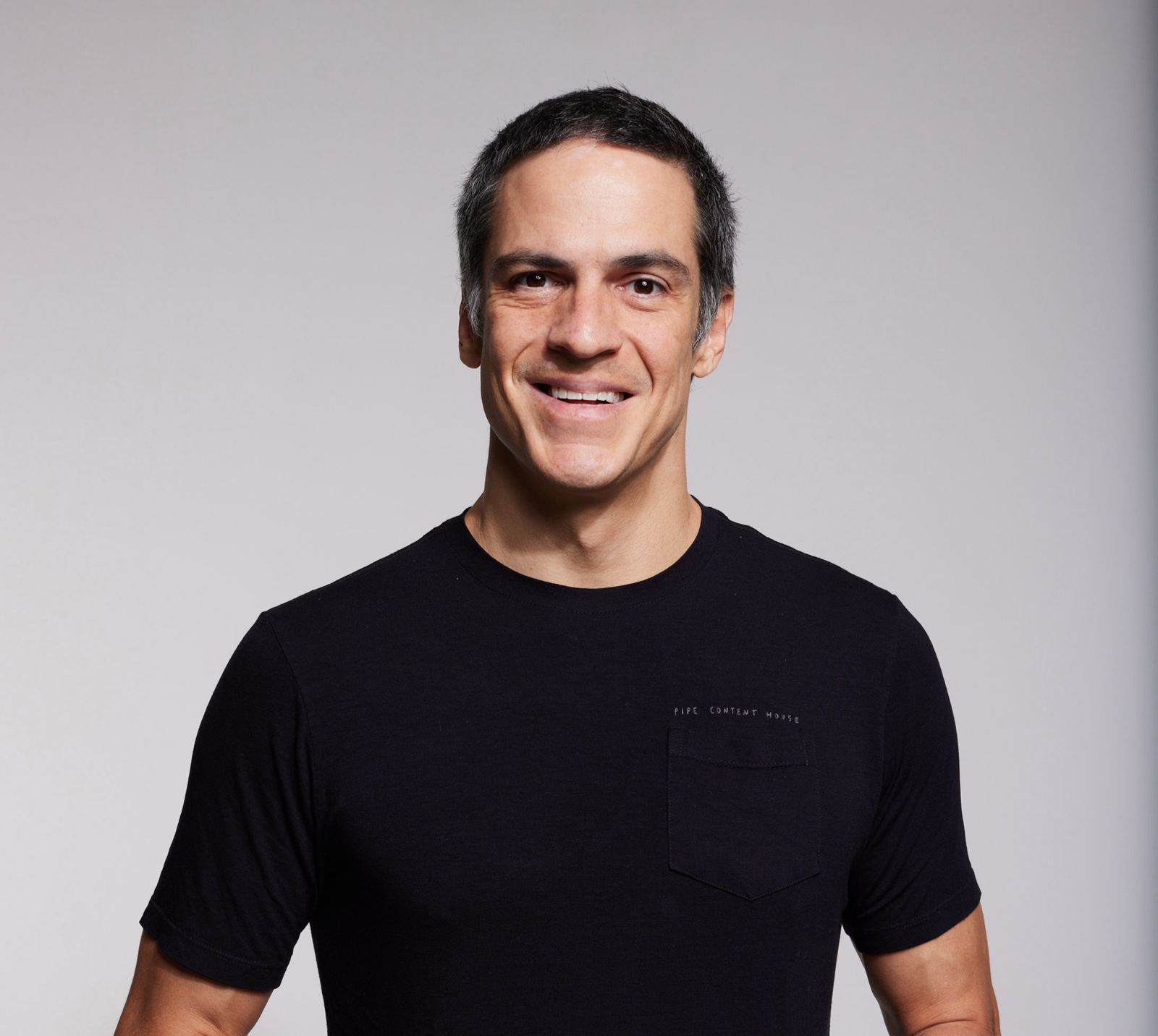 Teatro Arthur Azevedo recebe Mateus Solano com espetáculo “O Figurante” -  Evandro Junior