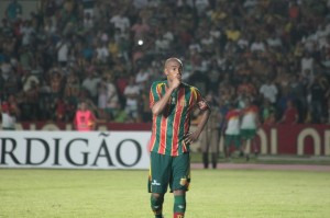 Arlindo Maracanã, após perder o pênalti contra o Campinense aos 37 do 2º tempo - foto Honório Penha 