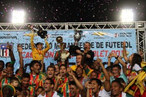 Jogadores comemoram a conquista do Campeonato Maranhense (Foto: Biaman Prado/O Estado)