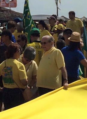 O ex-prefeito João Castelo participou do protesto, mas não foi bem acolhido pelos manifestantes