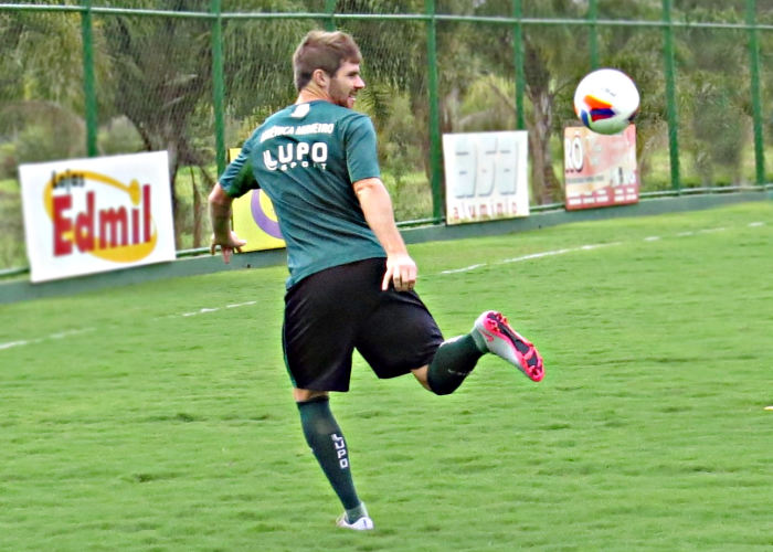 O volante Diego Lorenzi vem do CSA de Alagoas para reforçar o meio de campo tricolor