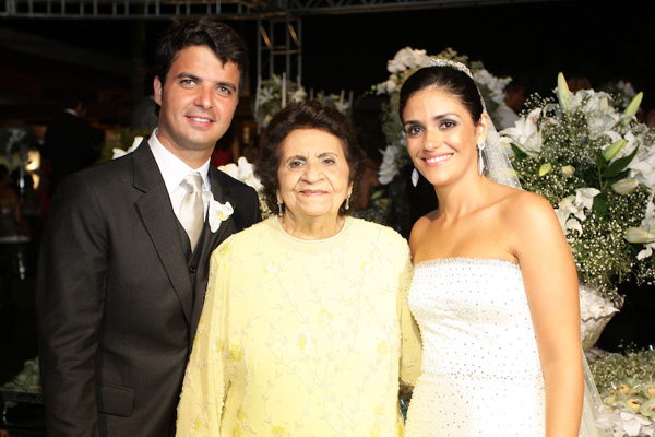 Os noivos com D. Teresa Murad, avó da noiva.