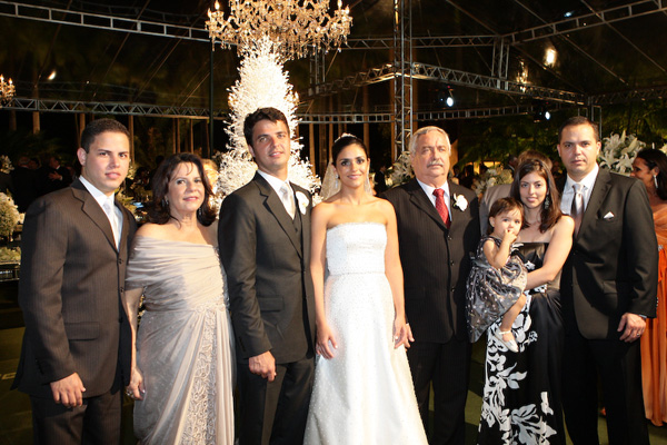 A família Duailibe Pinheiro reunida: Lucas, Eliane, Bruno, Ana Clara, Aluísio, Janice, Isabella - no colo da mãe - e Rodrigo.