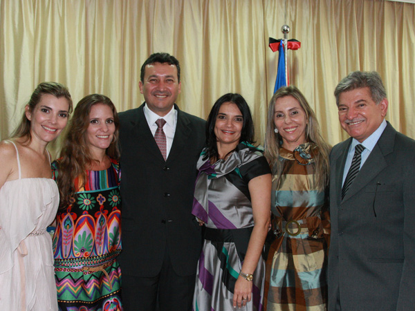 Fernando e maluda novamente com a família Moreira: o Secretário Luciano e a esposa Clara com as filhas Lara Soares e Ticiana Alencar 