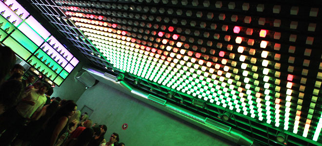 A iluminação de LED poderosa da NYX (Foto: Daniel Martins - 9D)