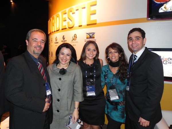 Na Feira de Eventos e Projetos da Rede Globo, em SP: o Diretor Comercial da TV Mirante, Francisco Alexandre Neto, Glícia Gentil, do "O Boticário" de São Luís, que foi convidada para conhecer o evento; Maria Fernanda Sarney, Maristela Franco, e Leopoldo Nogueira, do staff de mkt da Mirante.