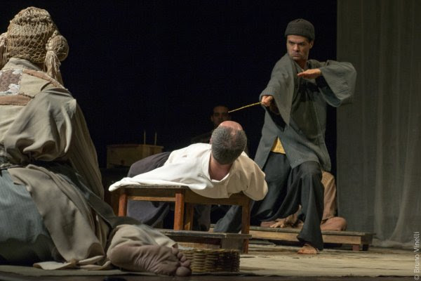 Espetáculo teatral "O Deus da Fortuna", com o Coletivo de Teatro Alfenim (PB). Foto: Divulgação