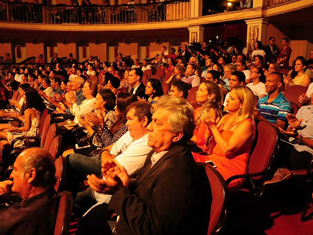 A abertura foi prestigiada por um grande público. Foto: Lauro Vasconcelos