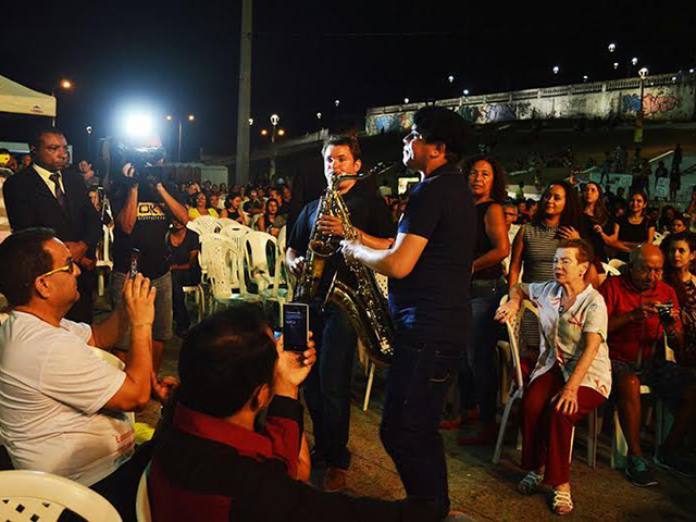 Ademir Júnior interagindo com a plateia. Foto: Divulgação