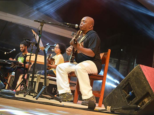 Filó e o neto Felipe Machado juntos no palco da Maria Aragão. Foto: Divulgação