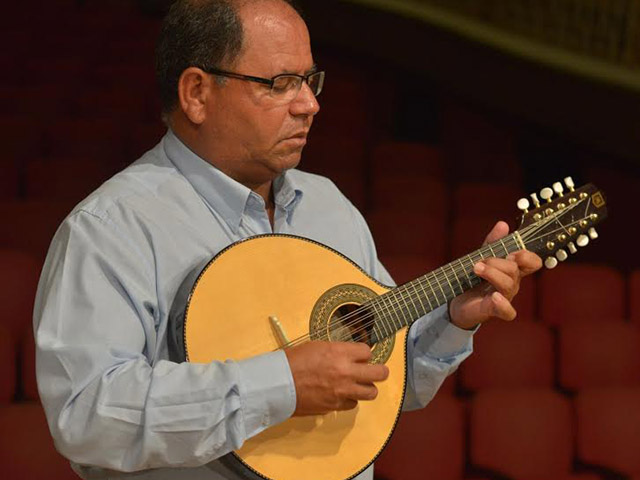 Bandolinista pernambucano Marco César Brito. Foto: Doivulgação 