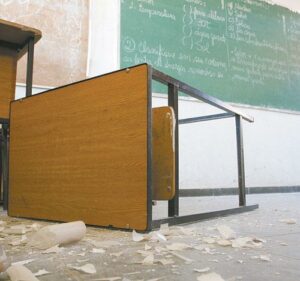 1409252411874-sala-de-aula-destruida